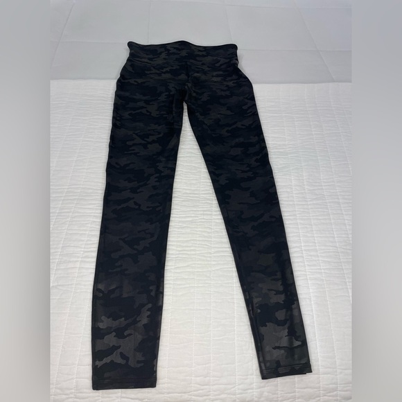 Spanx Black Camouflage Leggings with slight shimmer - Picture 1 of 10